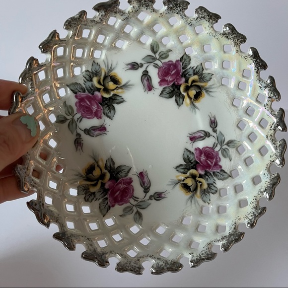Vintage Teacup and saucer floral print - Picture 9 of 16